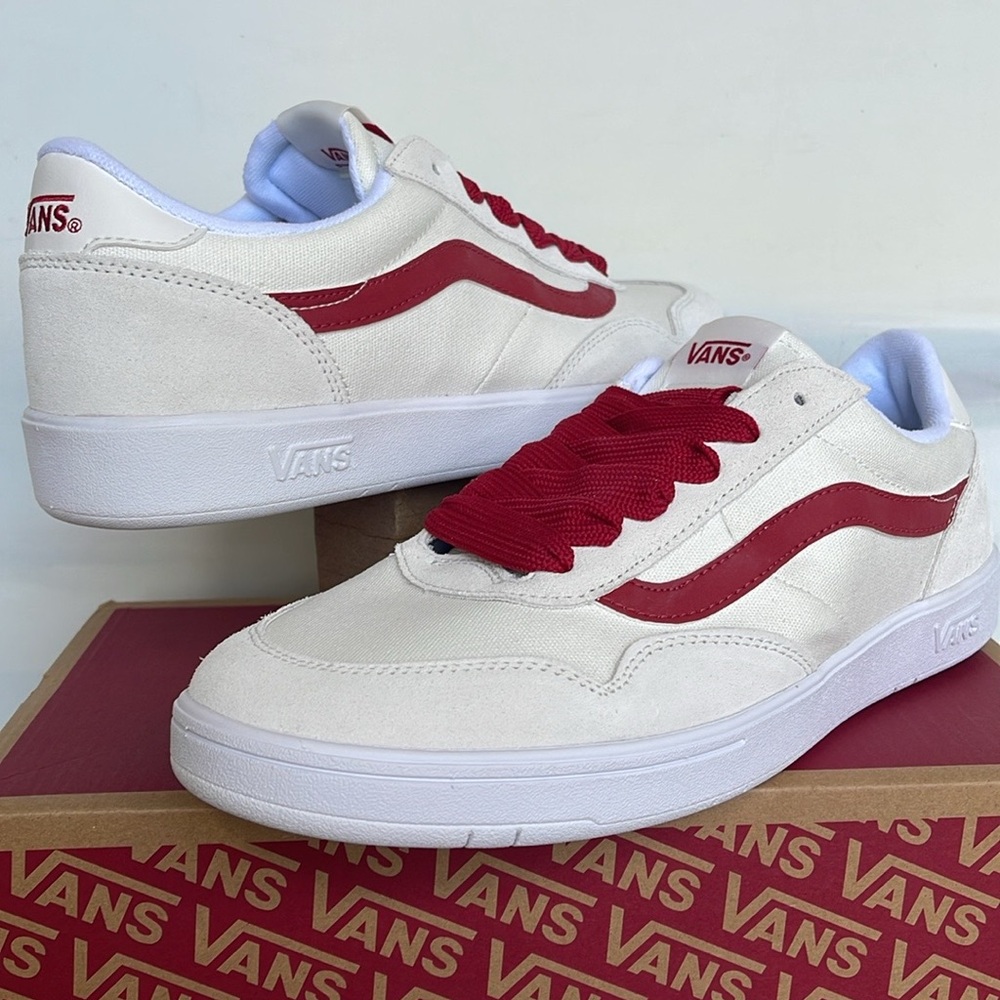 Vans Men’s Cruze Too Cc 90s Retro Blanc De Blanc
VN000CMTJVY
Sneakers - Picture 9 of 16